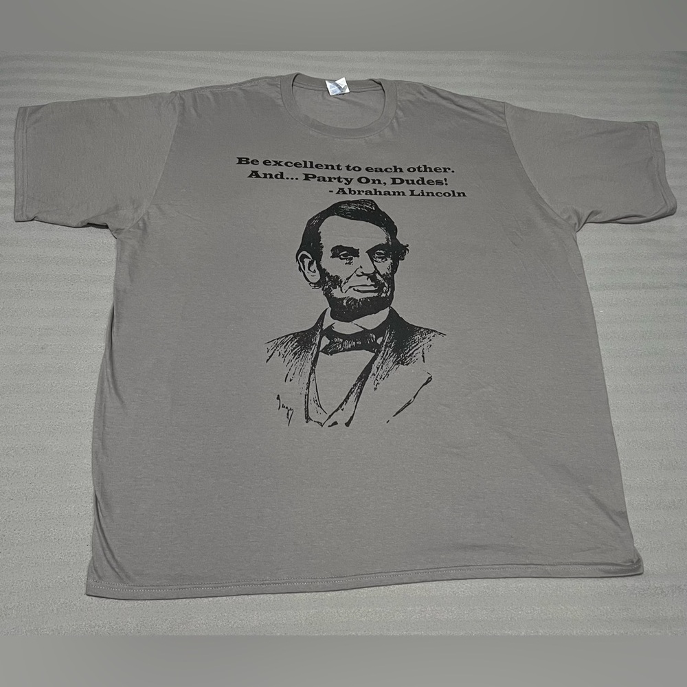 Port & Company Abraham Lincoln  T Shirt Size 2XL Gray Men 100% Cotton Pre owned